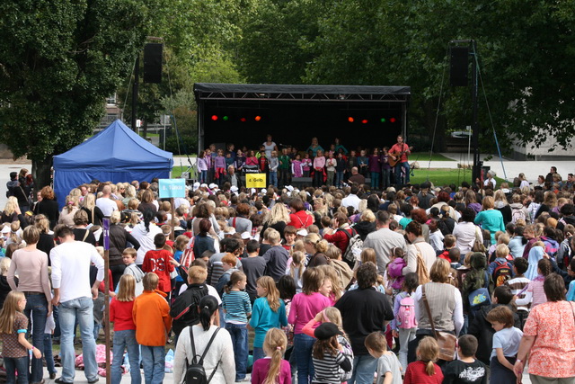 gal/2010/2010 Saitentwist Weltkindertag Burgplatz Essen 20.09.JugendhilfegGmbH Essen/2010 Saitentwist Weltkindertag Burgplatz Jugend Hilfe gGm20.09. 064.jpg